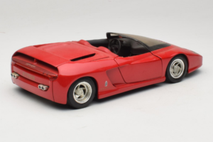 Pininfarina Mythos レッド Revell 1:18 8806 メタル - 画像 3/8