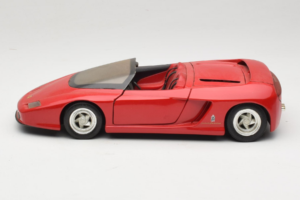 Pininfarina Mythos レッド Revell 1:18 8806 メタル - 画像 4/8