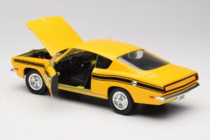 Plymouth Barracuda イエロー Road Legends 1:18 92178 メタル - 画像 5/8
