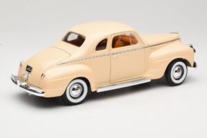 Plymouth Coupe ベージュ Road Signature 1:18 92398 メタル - 画像 3/8