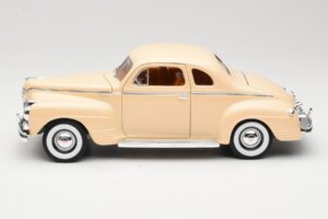 Plymouth Coupe ベージュ Road Signature 1:18 92398 メタル - 画像 4/8