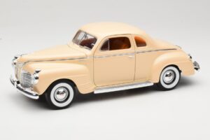 Plymouth Coupe ベージュ Road Signature 1:18 92398 メタル