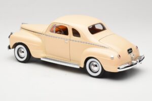 Plymouth Coupe ベージュ Road Signature 1:18 92398 メタル - 画像 7/8