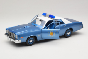 Plymouth Fury Police Pursuit Smokey and the Bandit GreenLight 1:18 19044 メタル - 画像 2/8