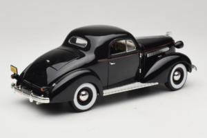 Pontiac Deluxe ブラック Signature Models 1:18 18106 メタル - 画像 3/8