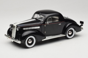 Pontiac Deluxe ブラック Signature Models 1:18 18106 メタル