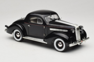 Pontiac Deluxe ブラック Signature Models 1:18 18106 メタル - 画像 6/8