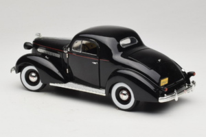 Pontiac Deluxe ブラック Signature Models 1:18 18106 メタル - 画像 7/8