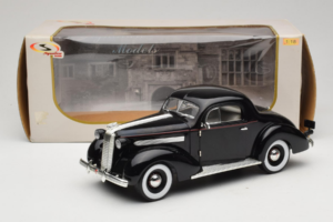 Pontiac Deluxe ブラック Signature Models 1:18 18106 メタル - 画像 8/8