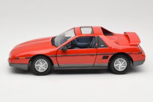 Pontiac Fiero GT レッド Road Signature 1:18 92588 メタル - 画像 4/8