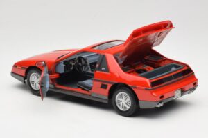 Pontiac Fiero GT レッド Road Signature 1:18 92588 メタル - 画像 5/8