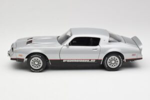 Pontiac Firebird Formula シルバー ERTL 1:18 33514 メタル - 画像 4/8