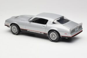 Pontiac Firebird Formula シルバー ERTL 1:18 33514 メタル - 画像 7/8