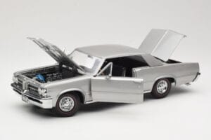 Pontiac GTO シルバー Sun Star 1:18 1821 メタル - 画像 2/8