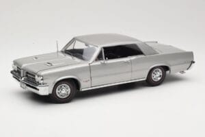 Pontiac GTO シルバー Sun Star 1:18 1821 メタル