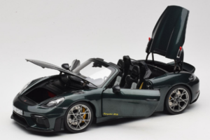 Porsche 718 Spyder RS Weissach Pack Forest Green Norev 1:18 187272 メタル - 画像 2/8
