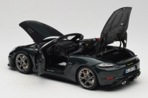 Porsche 718 Spyder RS Weissach Pack Forest Green Norev 1:18 187272 メタル - 画像 5/8