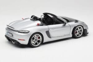 Porsche 718 Spyder RS Weissach Pack GT-Silver Metallic Norev 1:18 187270 メタル - 画像 3/8