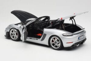 Porsche 718 Spyder RS Weissach Pack GT-Silver Metallic Norev 1:18 187270 メタル - 画像 5/8