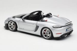 Porsche 718 Spyder RS Weissach Pack GT-Silver Metallic Norev 1:18 187270 メタル - 画像 7/8