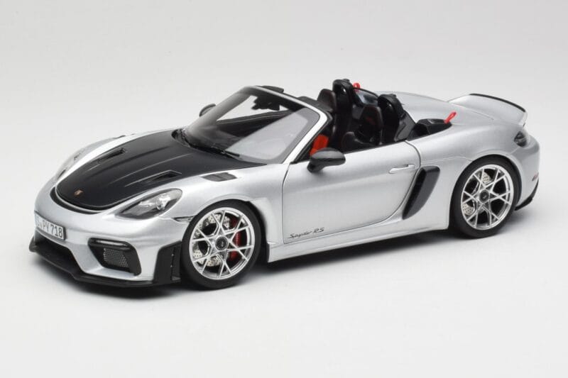 Porsche 718 Spyder RS Weissach Pack GT-Silver Metallic Norev 1:18 187270 メタル