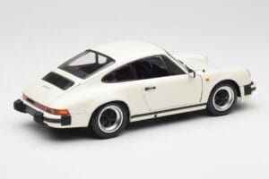 Porsche 911 930 Carrera 3.2 Grand Prix White Minichamps 1:18 100063024 メタル - 画像 3/8