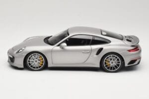 Porsche 911 991 Turbo S シルバー Minichamps 1:18 113067126 メタル - 画像 4/8