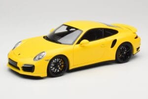 Porsche 911 991 Turbo S イエロー ブラックホイール Minichamps 1:18 110062321 メタル