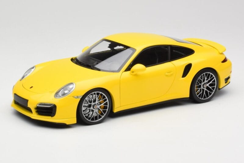 Porsche 911 991 Turbo S イエロー シルバーホイール Minichamps 1:18 110062322 メタル