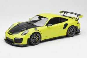 Porsche 911 991.2 GT2 RS ライムグリーン シルバーホイール Minichamps 1:18 155068309 メタル