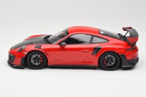 Porsche 911 GT2 RS 991.2 レッド ブラックホイール Minichamps 1:18 155068307 メタル - 画像 3/6
