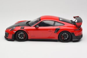Porsche 911 GT2 RS 991.2 レッド ブラックホイール Minichamps 1:18 155968307 メタル - 画像 3/6