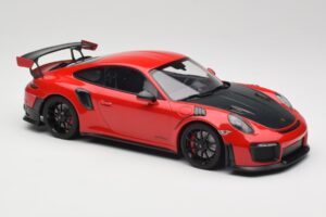 Porsche 911 GT2 RS 991.2 レッド ブラックホイール Minichamps 1:18 155968307 メタル - 画像 4/6