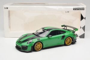 Porsche 911 991.2 GT2 RS Weissach Package ブリティッシュレーシンググリーン & ゴールドホイール Minichamps 1:18 153068318 メタル - 画像 6/6