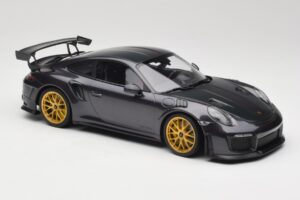Porsche 911 991.2 GT2 RS Weissach Package Purple Metallic ゴールドマグネシウムホイール付き Minichamps 1:18 153068322 メタル - 画像 4/6