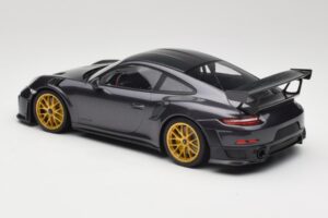 Porsche 911 991.2 GT2 RS Weissach Package Purple Metallic ゴールドマグネシウムホイール付き Minichamps 1:18 153068322 メタル - 画像 5/6