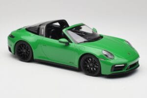 Porsche 911 991.2 Targa 4 GTS ブリティッシュレーシンググリーン Minichamps 1:18 155061065 メタル - 画像 4/6