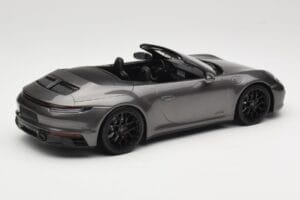 Porsche 911 992 Carrera 4 GTS カブリオレ Grey Metallic Minichamps 1:18 155063031 メタル - 画像 2/6