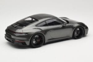 Porsche 911 992 Carrera 4 GTS Green Metallic Minichamps 1:18 155063101 メタル - 画像 2/6