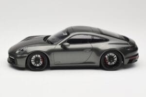 Porsche 911 992 Carrera 4 GTS Green Metallic Minichamps 1:18 155063101 メタル - 画像 3/6