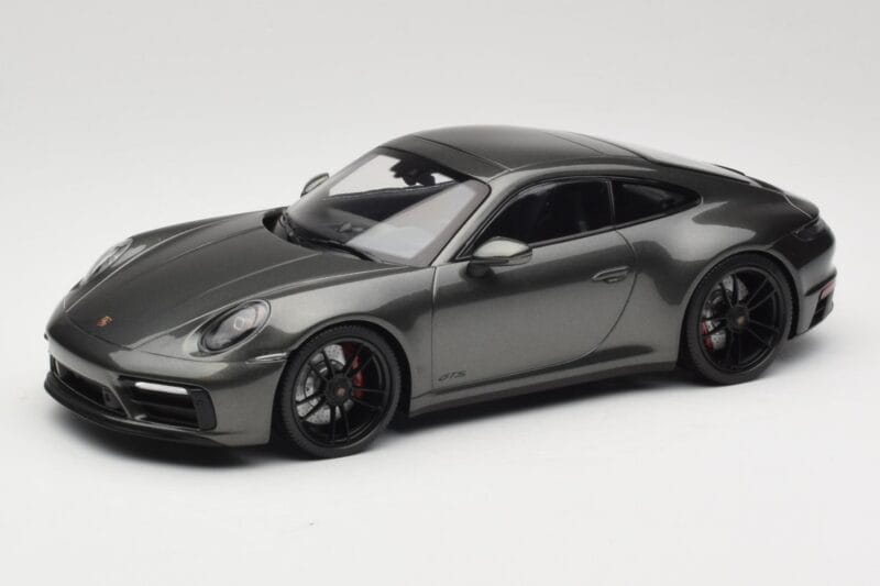 Porsche 911 992 Carrera 4 GTS Green Metallic Minichamps 1:18 155063101 メタル