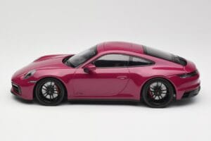Porsche 911 992 Carrera 4 GTS Rubystar Minichamps 1:18 155063102 メタル - 画像 3/6