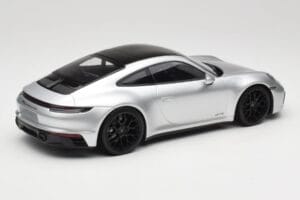 Porsche 911 992 Carrera 4 GTS シルバー Minichamps 1:18 155063104 メタル - 画像 2/6