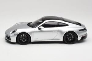 Porsche 911 992 Carrera 4 GTS シルバー Minichamps 1:18 155063104 メタル - 画像 3/6