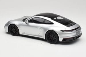 Porsche 911 992 Carrera 4 GTS シルバー Minichamps 1:18 155063104 メタル - 画像 5/6