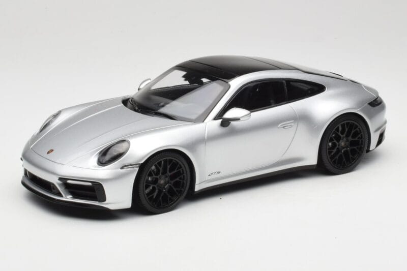 Porsche 911 992 Carrera 4 GTS シルバー Minichamps 1:18 155063104 メタル
