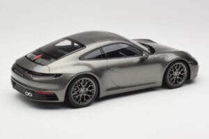 Porsche 911 992 Carrera 4S Aventurine Green Metallic Minichamps 1:18 155067328 メタル - 画像 3/6
