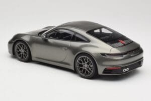 Porsche 911 992 Carrera 4S Aventurine Green Metallic Minichamps 1:18 155067328 メタル - 画像 4/6