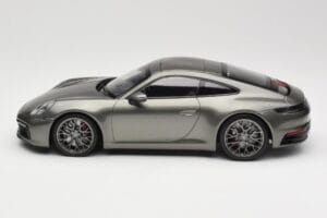 Porsche 911 992 Carrera 4S Aventurine Green Metallic Minichamps 1:18 155067328 メタル - 画像 5/6
