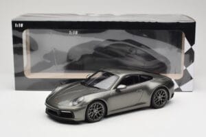 Porsche 911 992 Carrera 4S Aventurine Green Metallic Minichamps 1:18 155067328 メタル - 画像 6/6